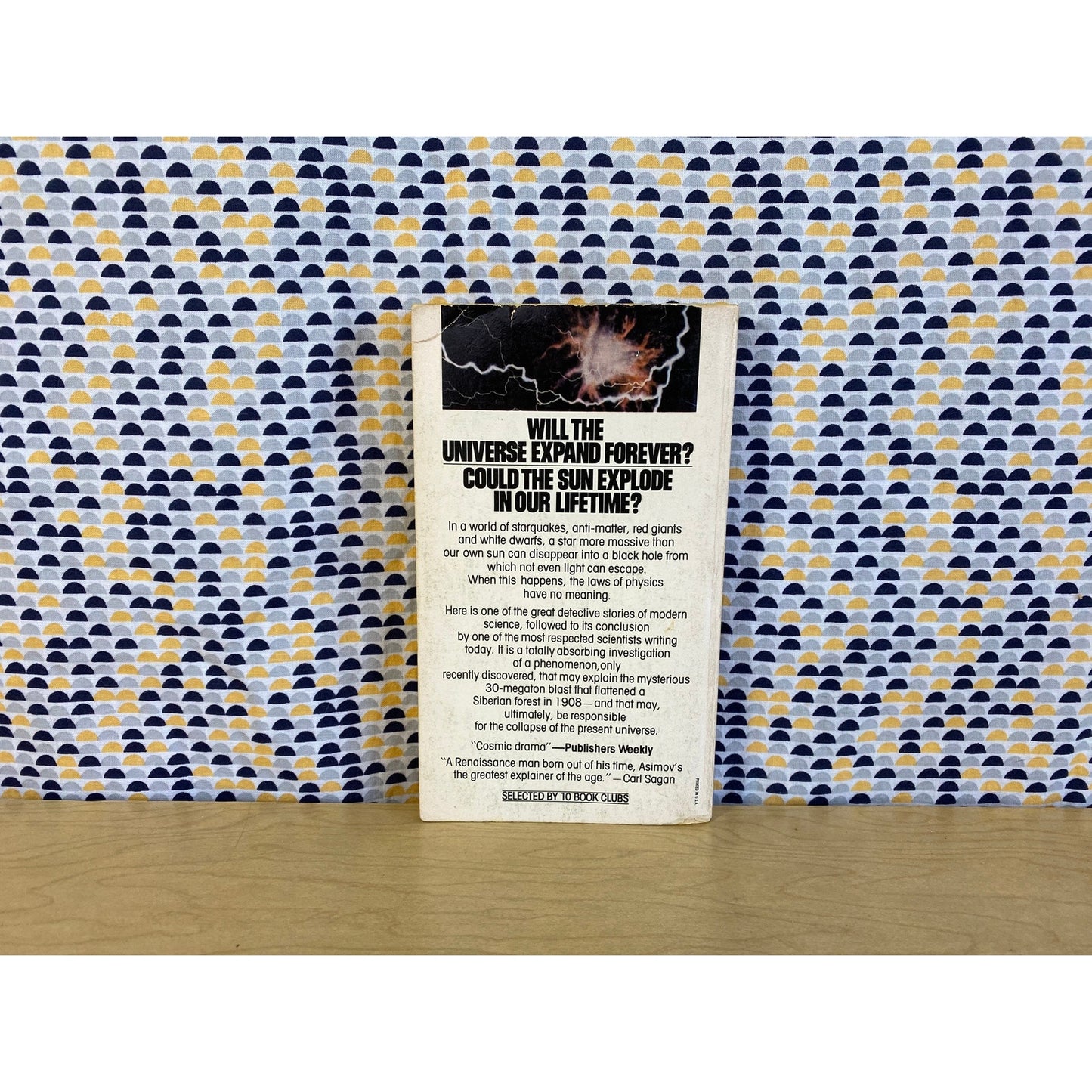 The Collapsing Universe - The Story of Black Holes - Isaac Asimov - Vintage Paperback Book