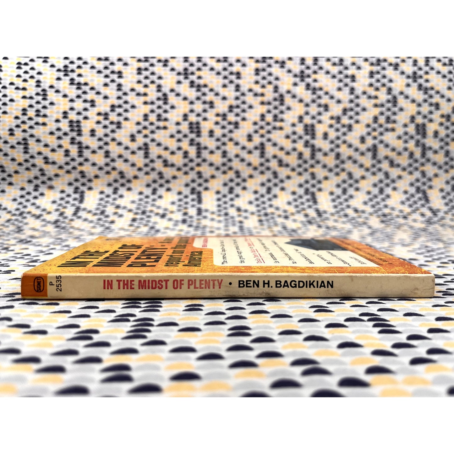 In The Midst of Plenty - Ben H. Bagdikan - Signet Books - Paperback