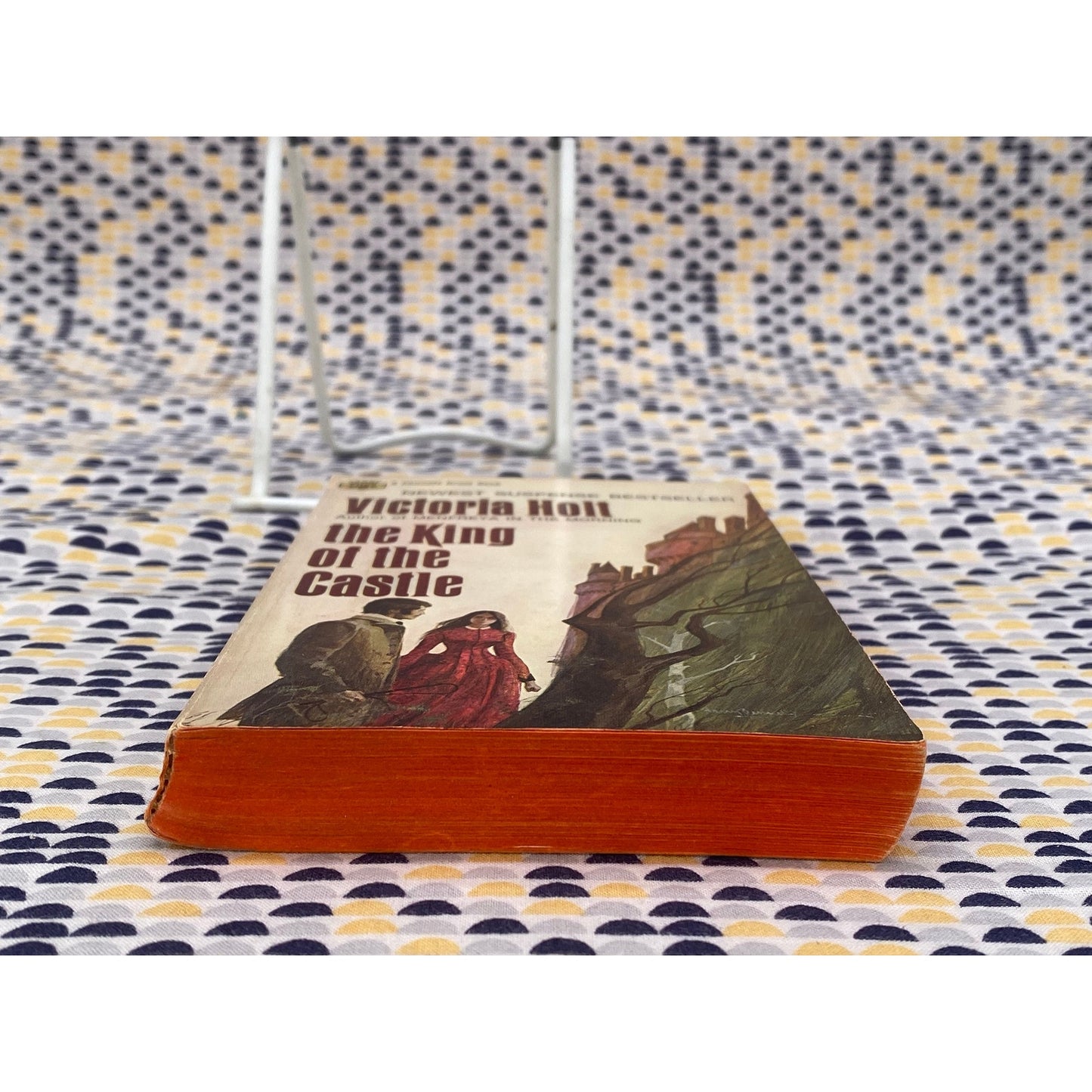 The King In The Castle - Victoria Holt - Vintage Paperback - Fawcett Edition