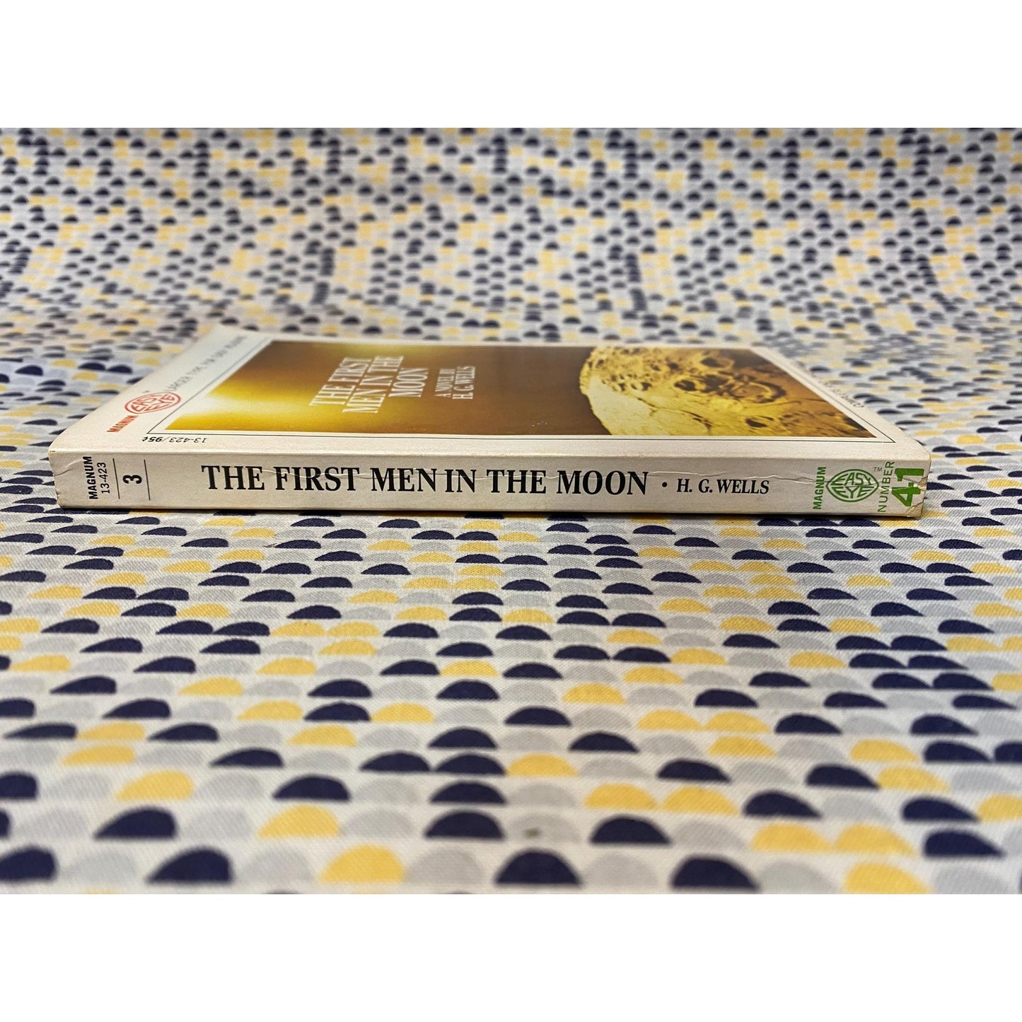 The First Men in the Moon - H.G. Wells - Vintage Paperback Book - Magnum Edition
