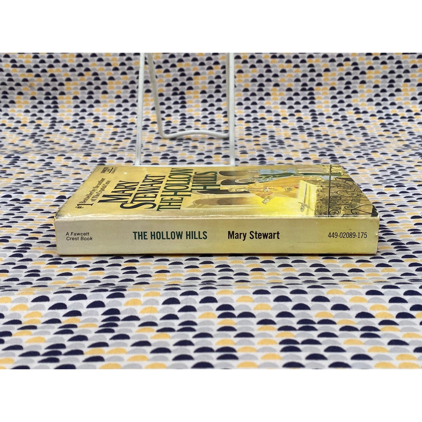 The Hollow Hills - Mary Stewart - Fawcett Publications Edition