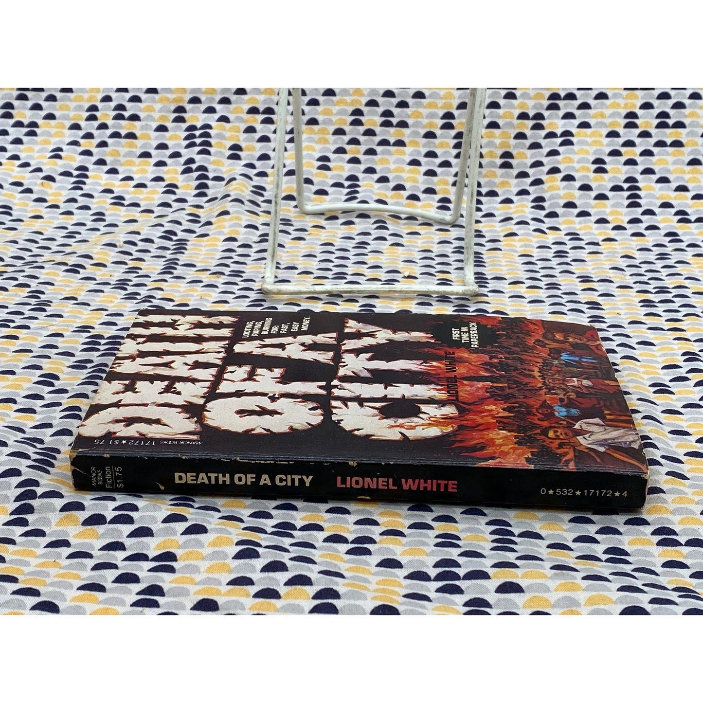 Death of a City - Lionel White - Vintage Paperback Book - Manor Books Edition