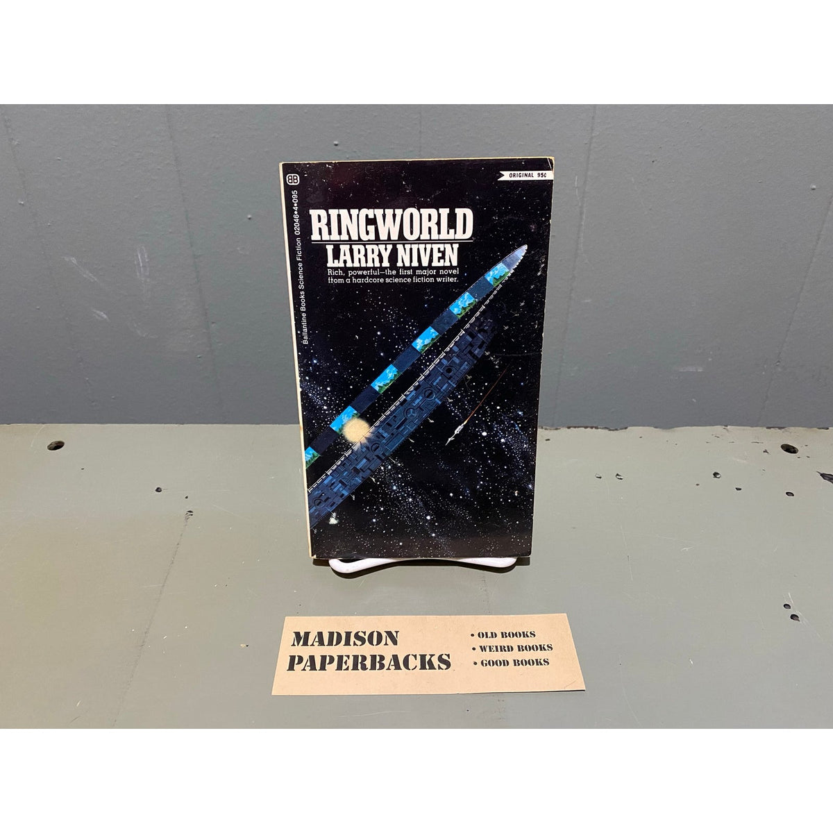 Ringworld - Larry Niven- first edition - Ballantine Books - Dean Ellis cover