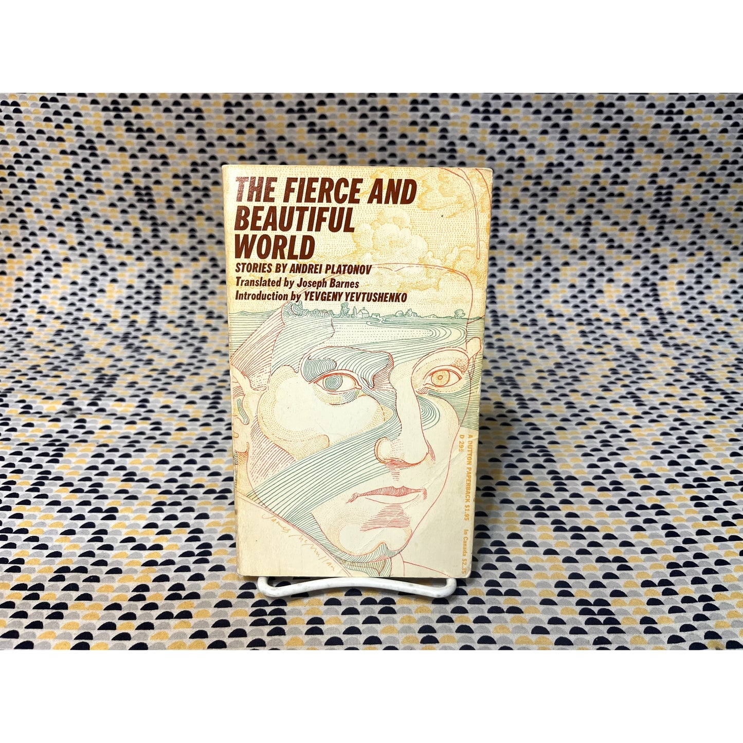 The Fierce And Beautiful World - Andrei Platonov - Dutton - Paperback