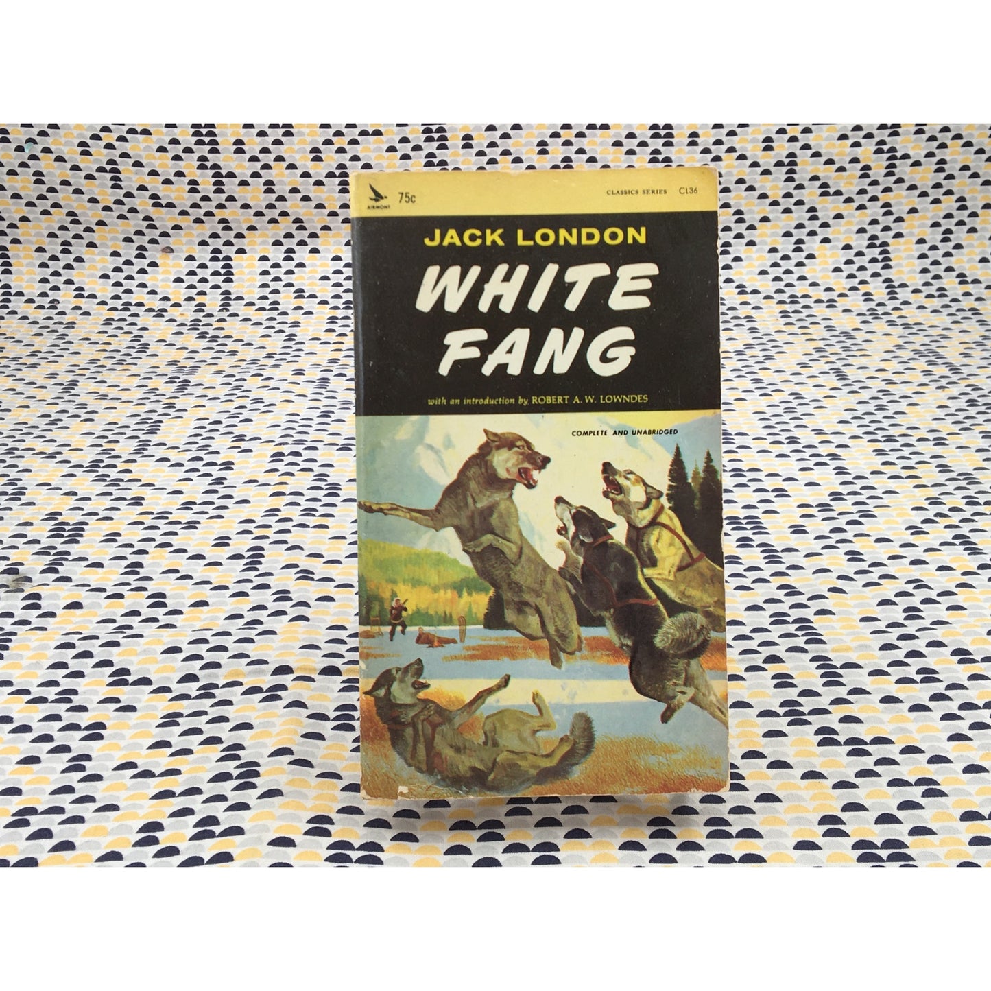 White Fang - Jack London - Vintage Paperback Book - 50 cent Airmont Edition