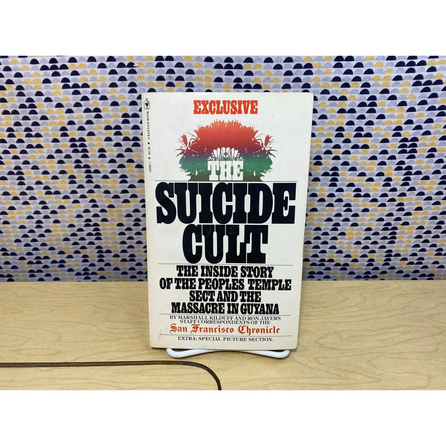 The Suicide Cult - The Inside Story of the Peoples Temple Sect and Massacre in Guyana - Vintage Paperback Book - Bantam Edition