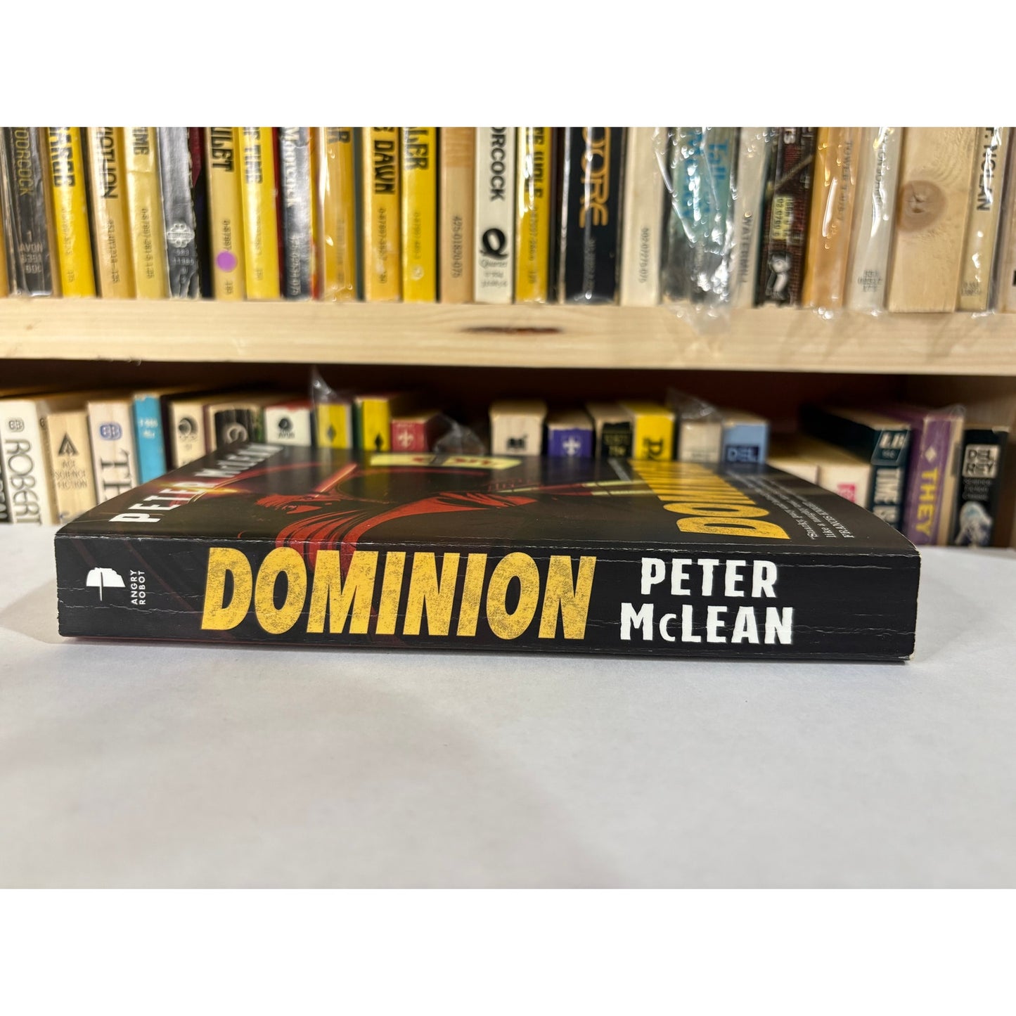 Dominion - Peter Mclean - Angry Robot - Paperback