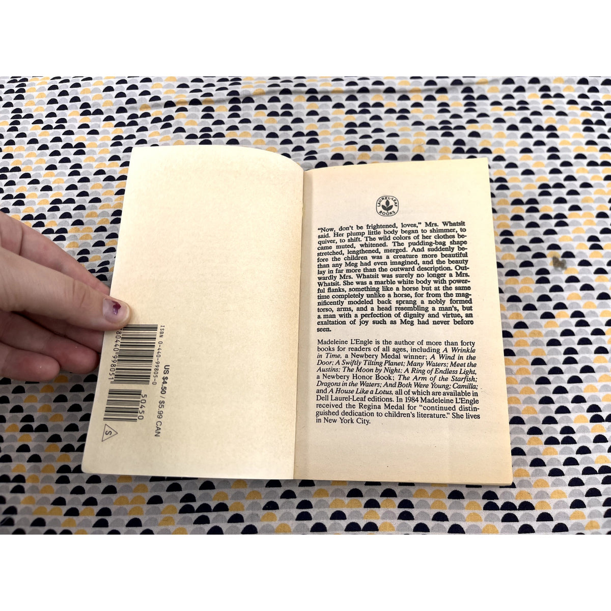 A Wrinkle In Time - Madeleine L'Engle - Stranger Things - Laurel Leaf Fantasy Edition