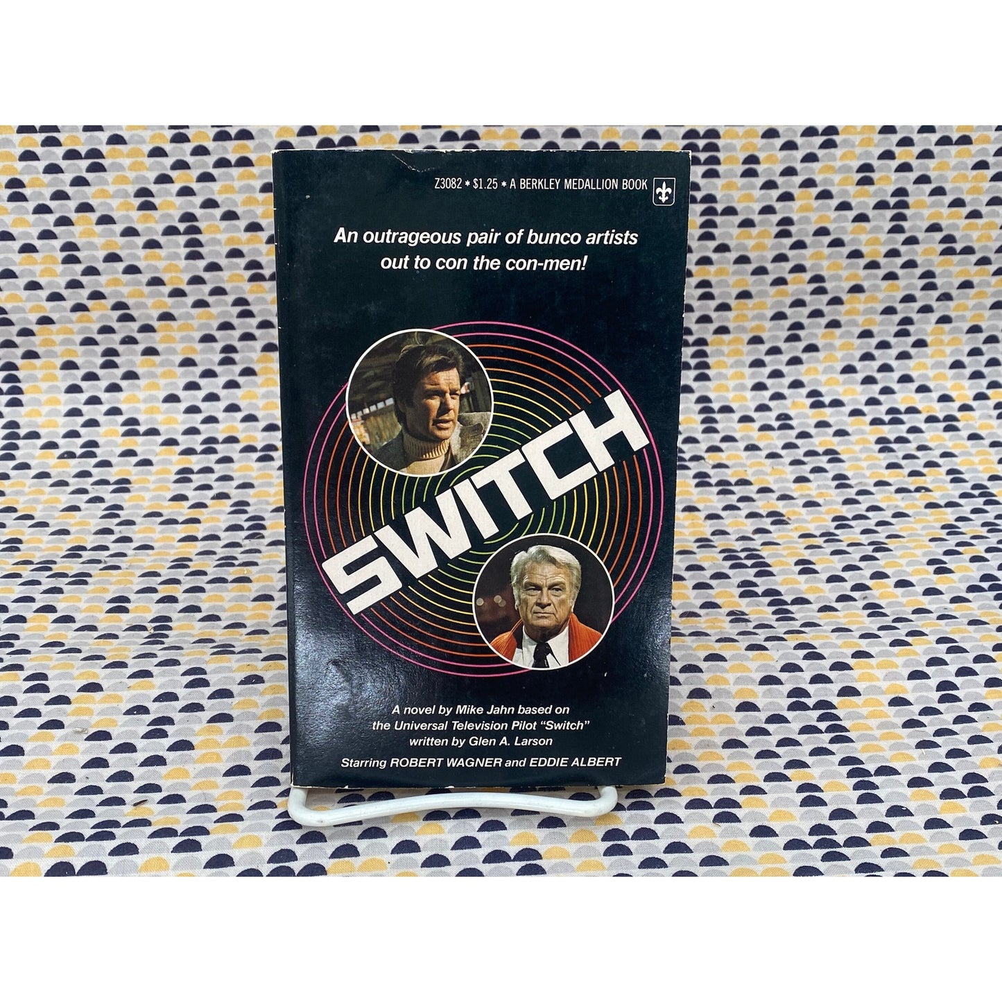Switch - Mike Jahn - Vintage Paperback Book - Movie Novelization - Berkley Medallion Edition