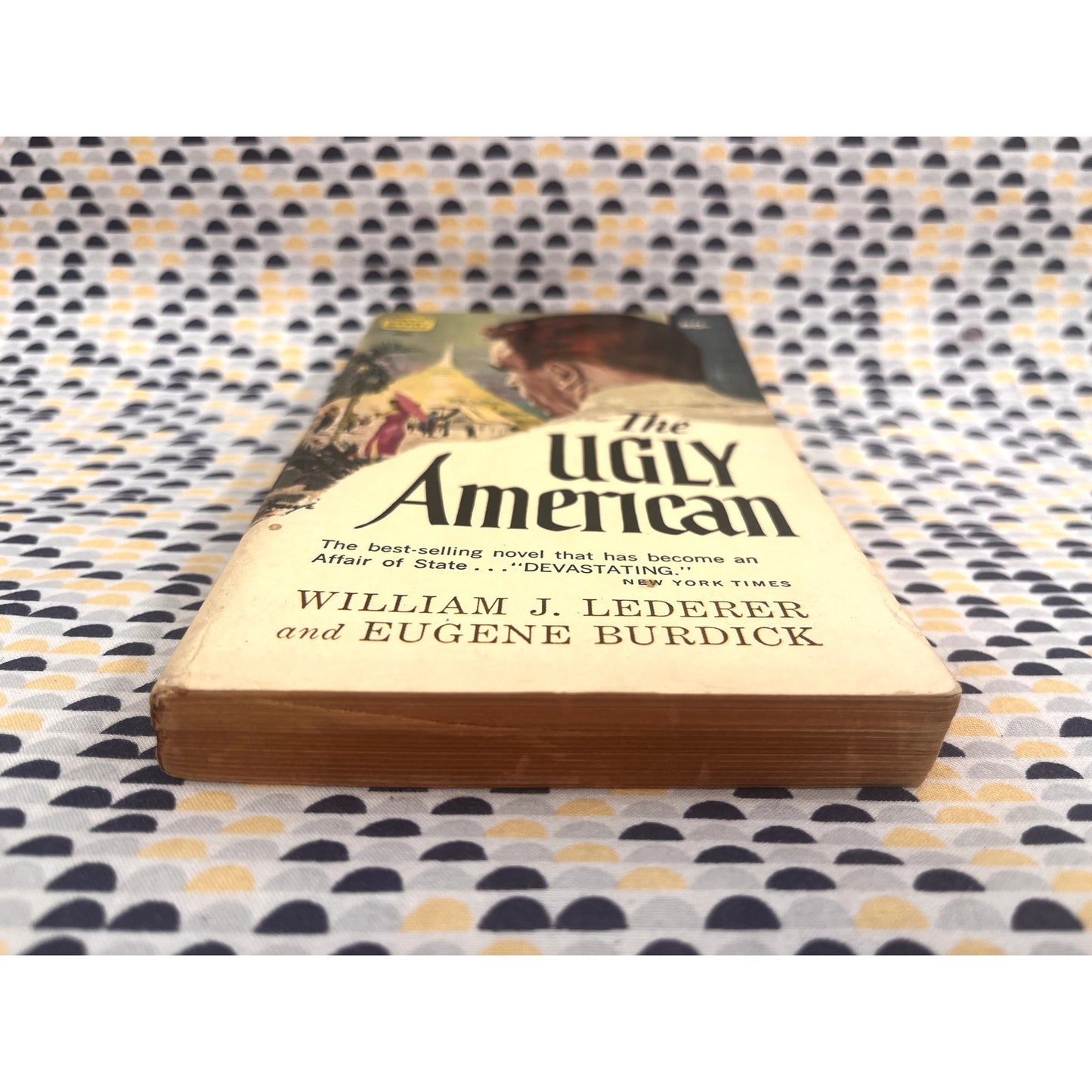 The Ugly American - William J. Lederer & Eugene Burdick - Crest Giant Books - Paperback