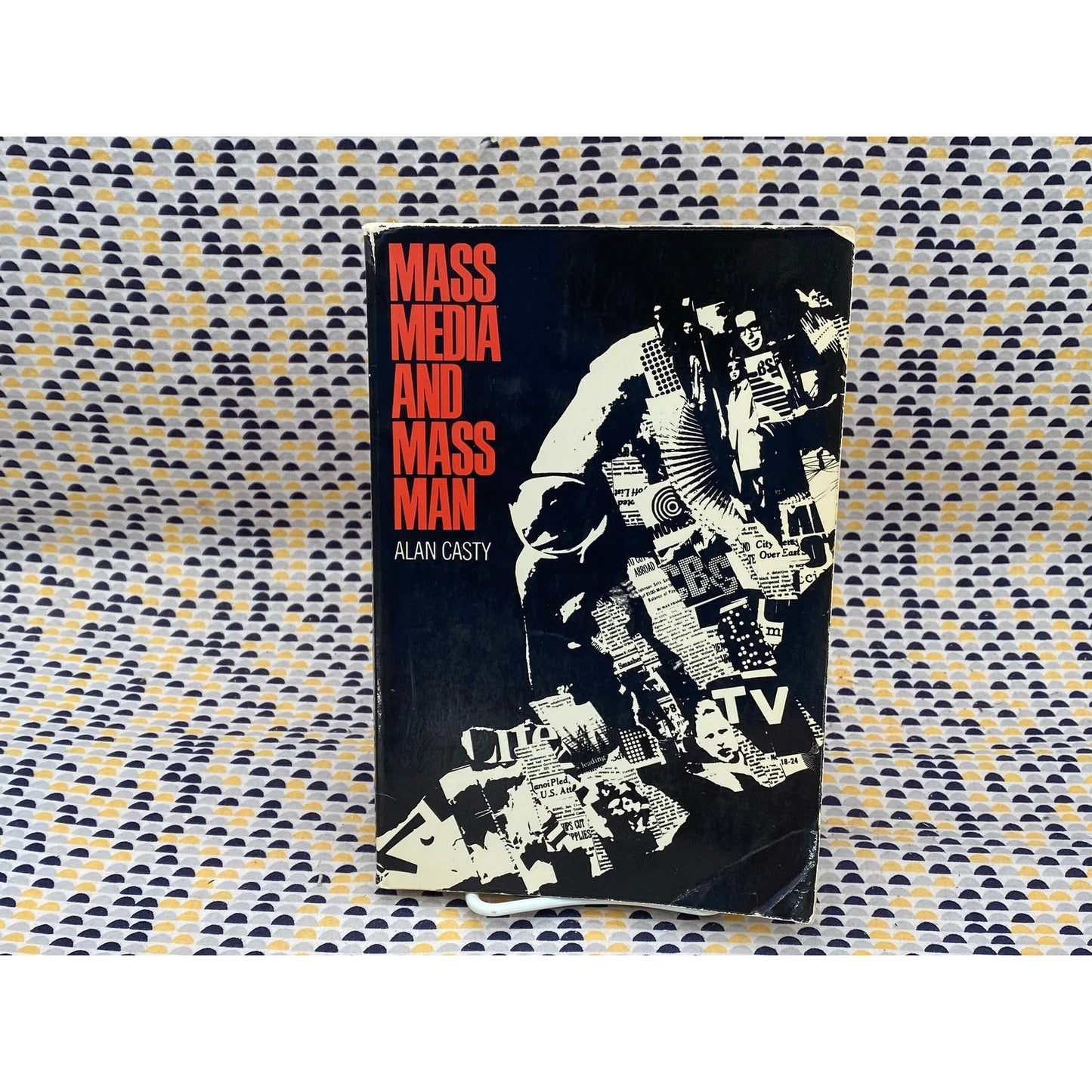 Mass Media And Mass Man - Alan Casty - Vintage Paperback Book - Holt, Rinehart and Winston, Inc. Edition