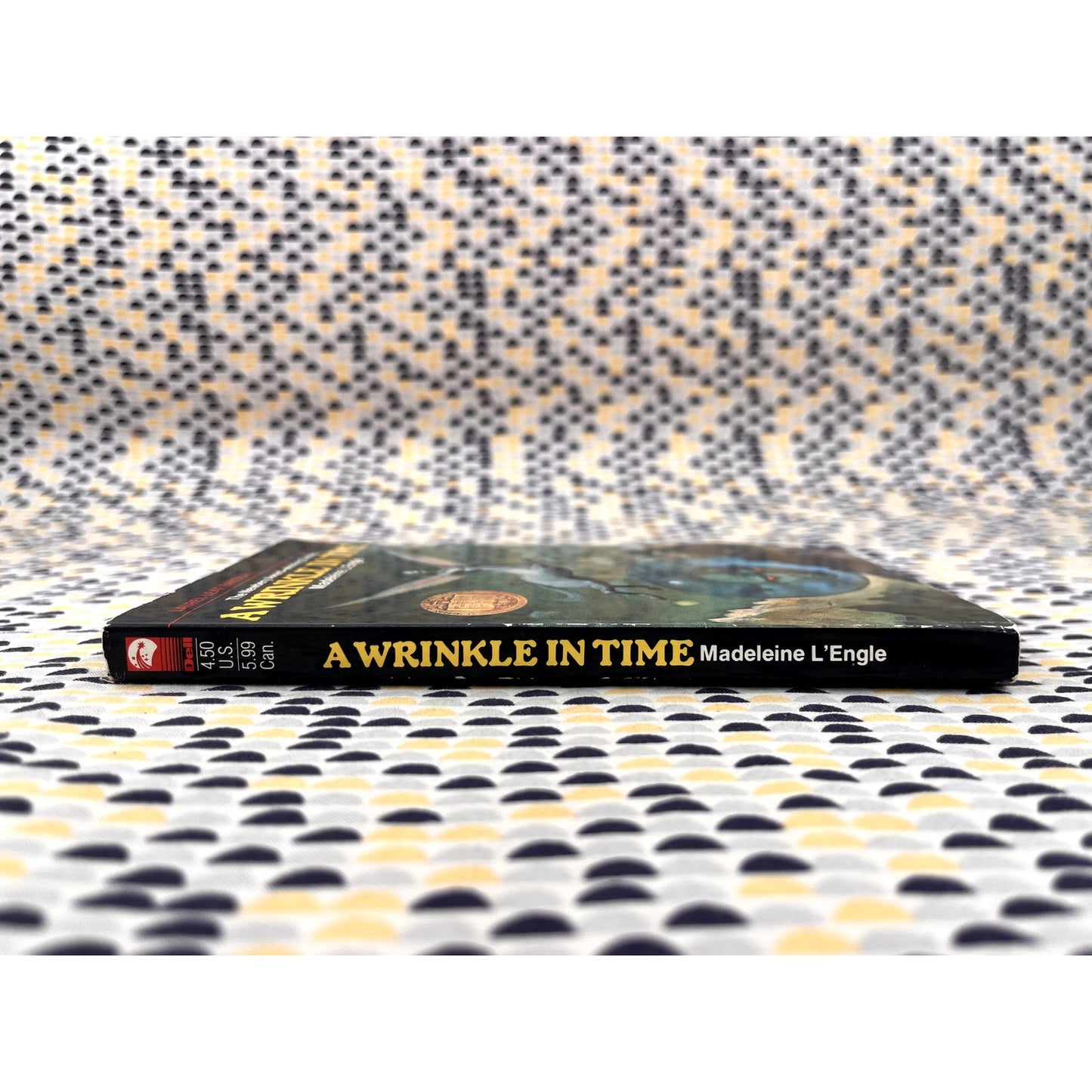 A Wrinkle In Time - Madeleine L'Engle - Stranger Things - Laurel Leaf Fantasy Edition