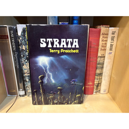 Strata - Terry Pratchett - St Martins Press - Hardcover - Club Edition