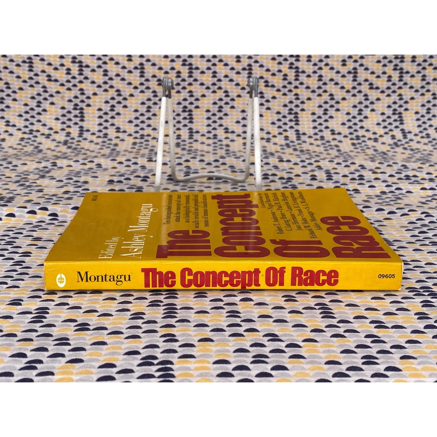 The Concept Of Race - Ashley Montagu, editor - Vintage Paperback Book - Collier-Macmillan Limited Edition