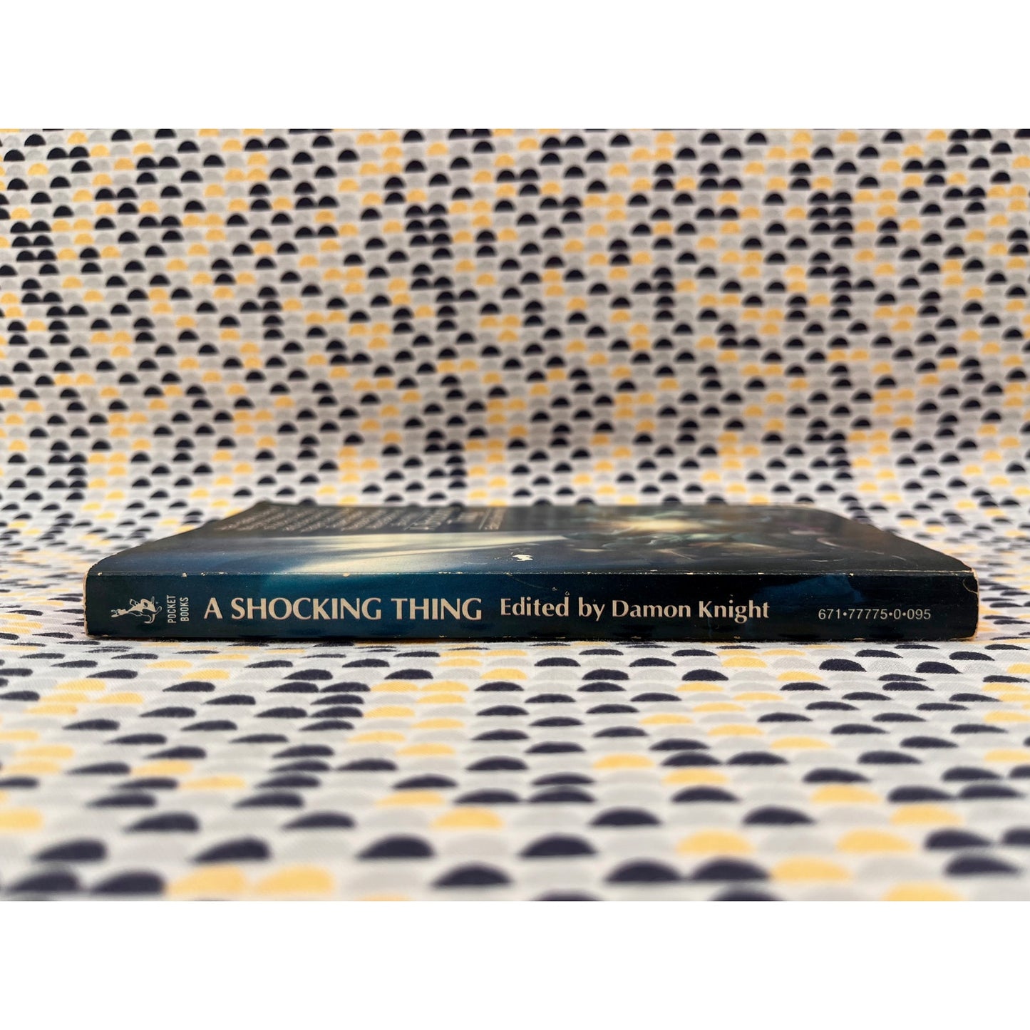 A Shocking Thing - Damon Knight - Pocket Books - Paperback