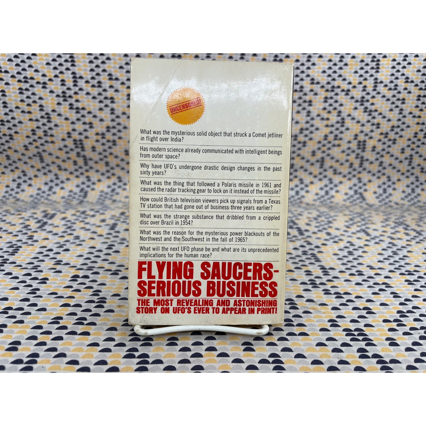 Flying Saucers - Serious Business - Frank Edwards - Vintage Paperback Book - 75 cent Bantam Edition