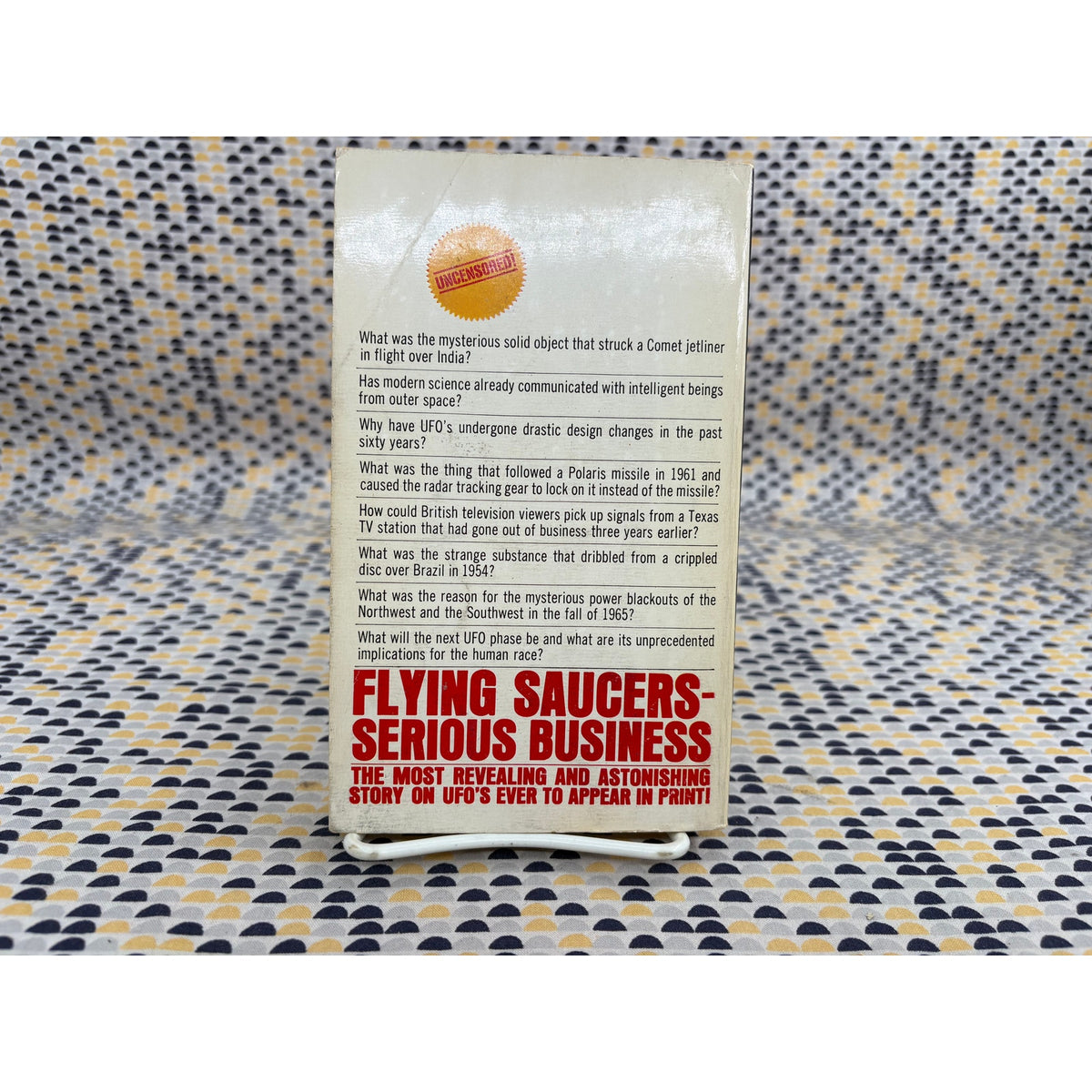 Flying Saucers - Serious Business - Frank Edwards - Vintage Paperback Book - 75 cent Bantam Edition