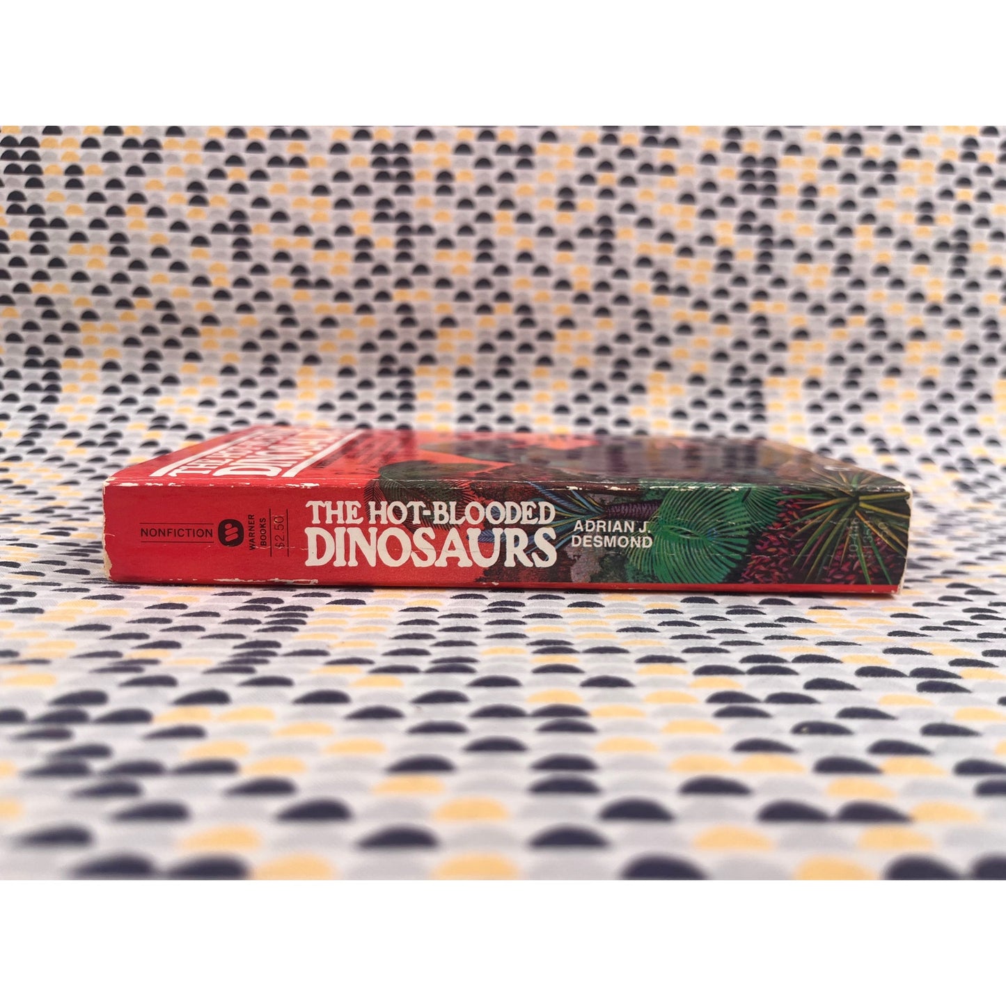 The Hot-Blooded Dinosaurs - Adrian J. Desmond - Warner Books - Paperback