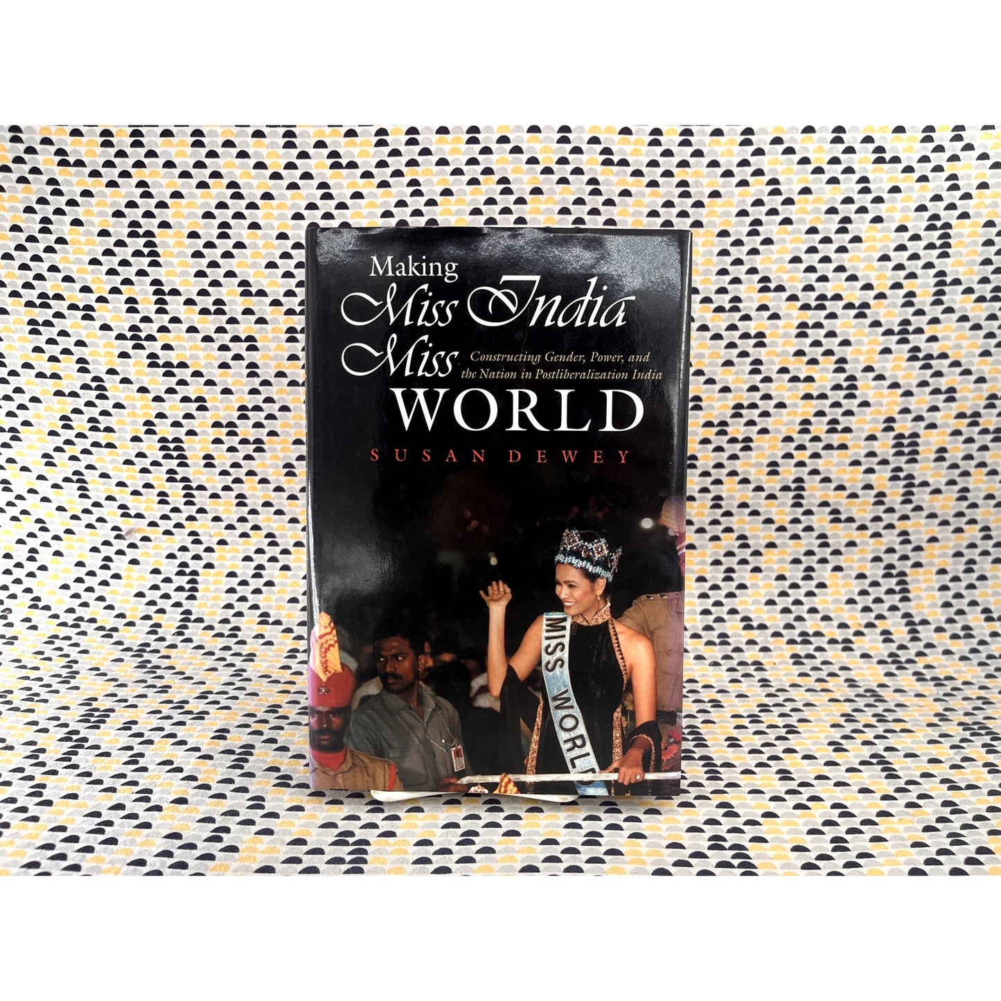 Making Miss India Miss World - Susan Dewey - Syracuse University Press - Hardcover