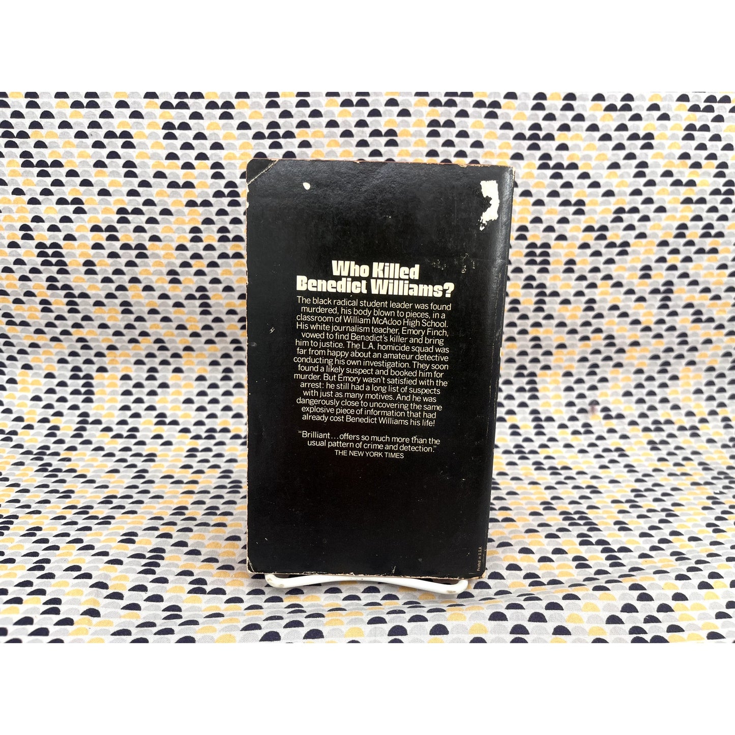 It Never Rains in Los Angeles-  Charles Flowers. - Avon Books - Paperback
