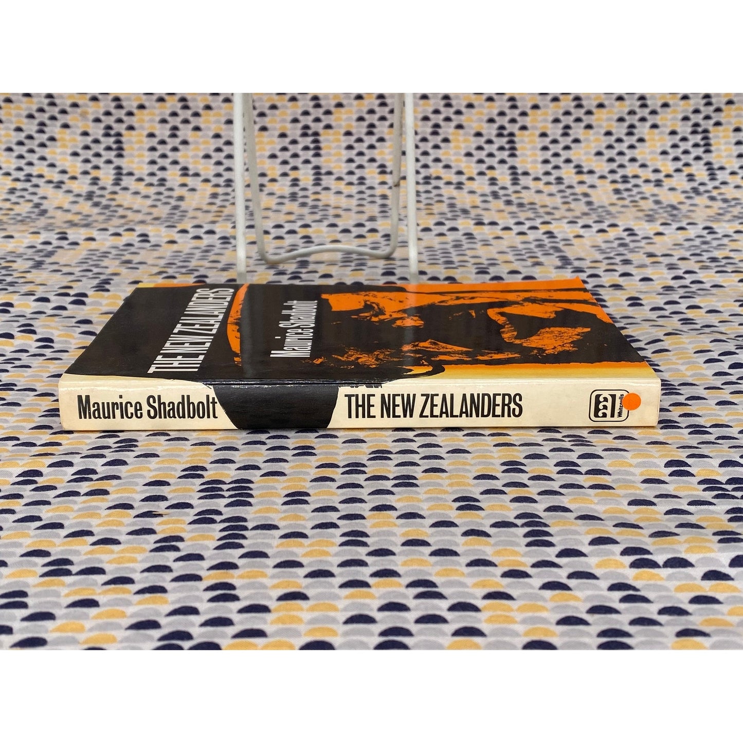 The New Zealanders - Maurice Shadbolt - Whitcoulls Publishers Edition