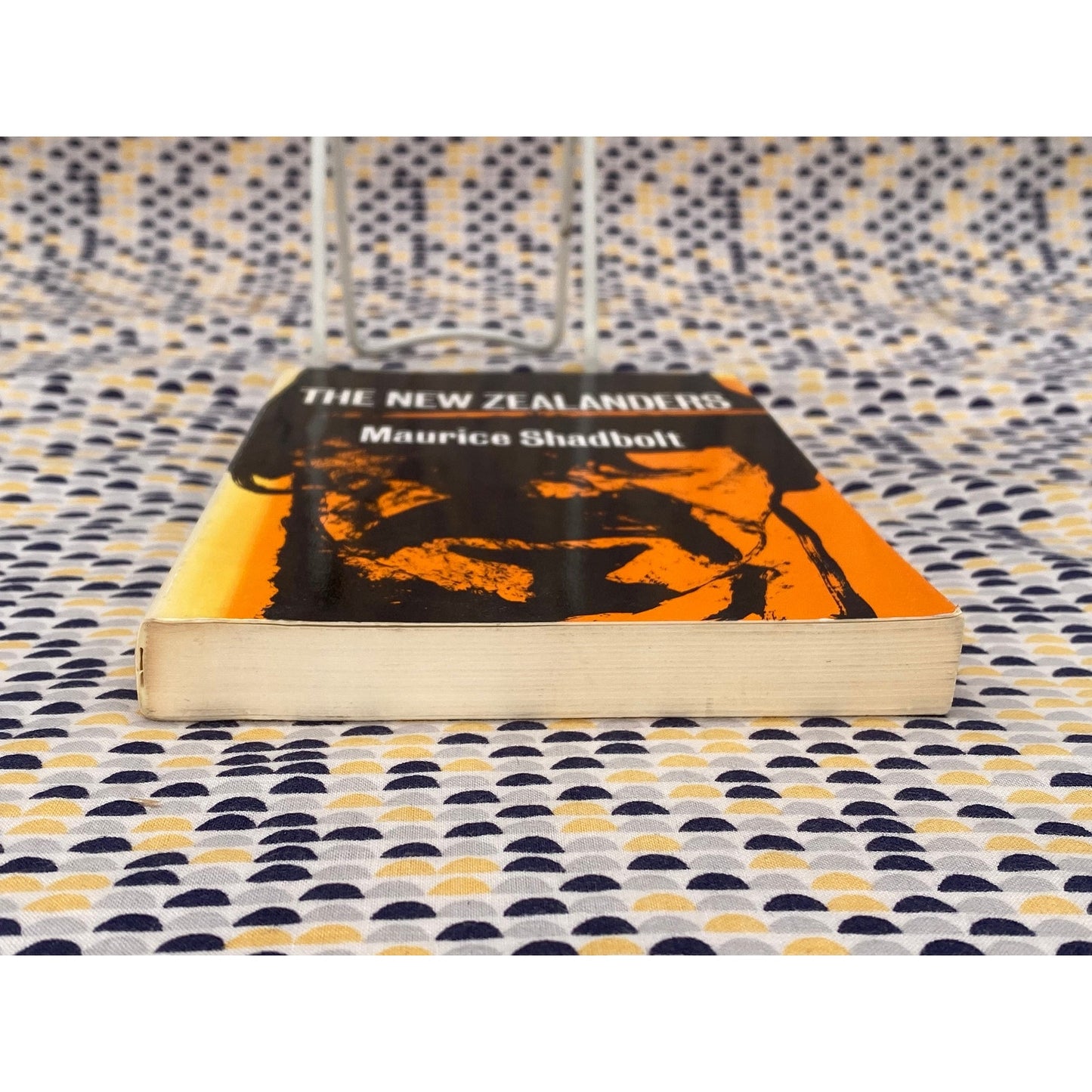 The New Zealanders - Maurice Shadbolt - Whitcoulls Publishers Edition