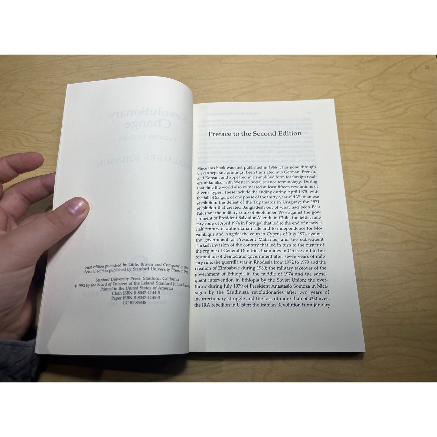 Revolutionary Change - Chalmers Johnson -  Stanford University Press - Paperback