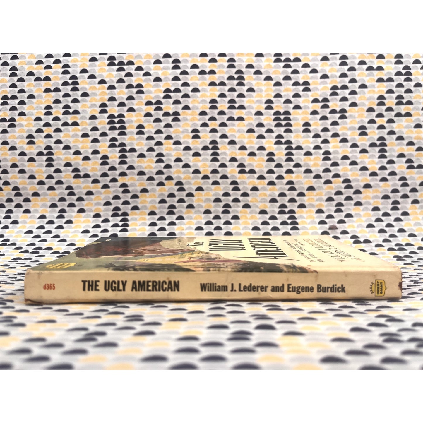 The Ugly American - William J. Lederer & Eugene Burdick - Crest Giant Books - Paperback