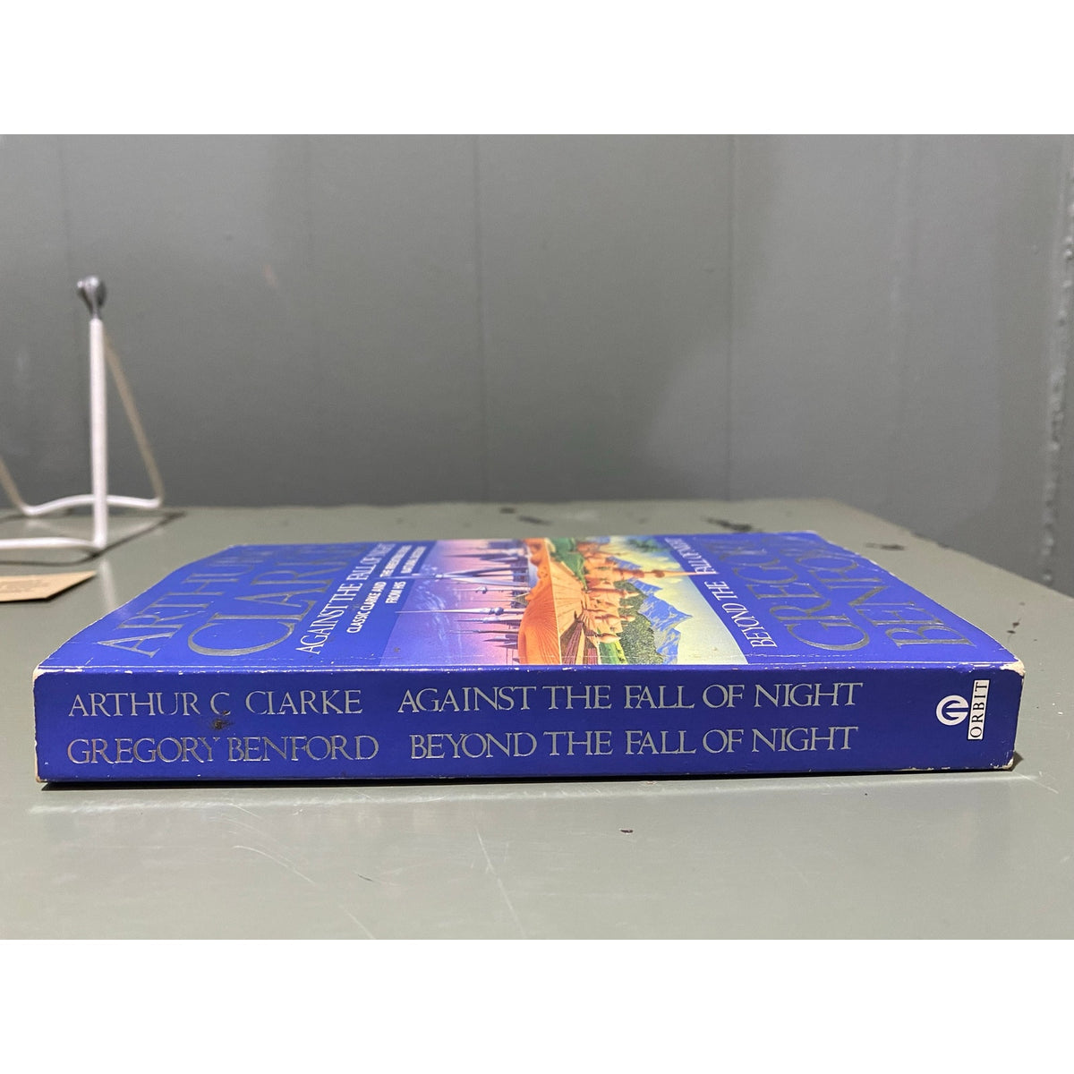 Against the Fall of Night/Beyond the Fall of Night - Arthur C. Clarke and Gregory Benford - Orbit - Papberback