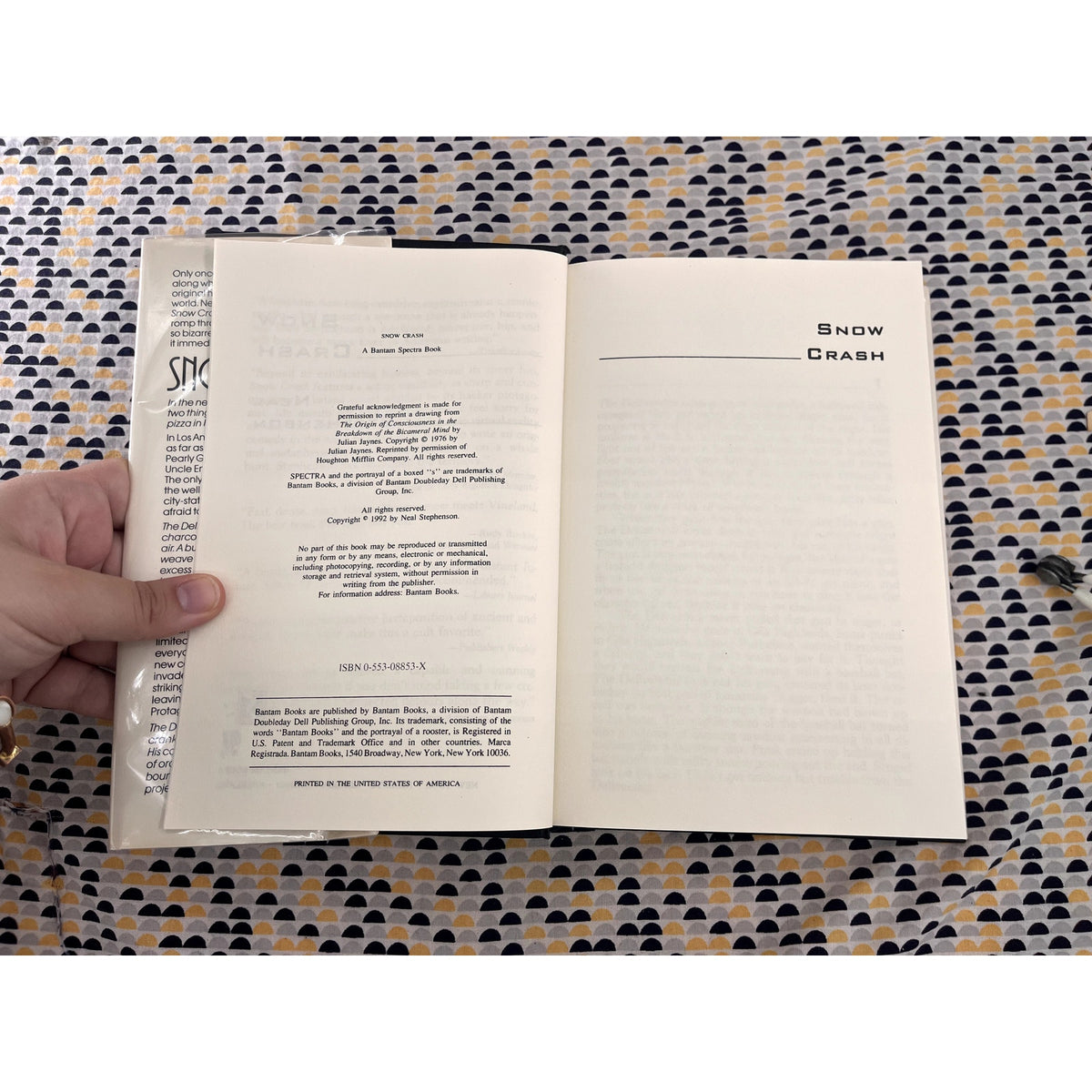 Snow Crash - Neal Stephenson - Vintage Hardcover Book - 1992 Book Club Edition - Bantam Spectra