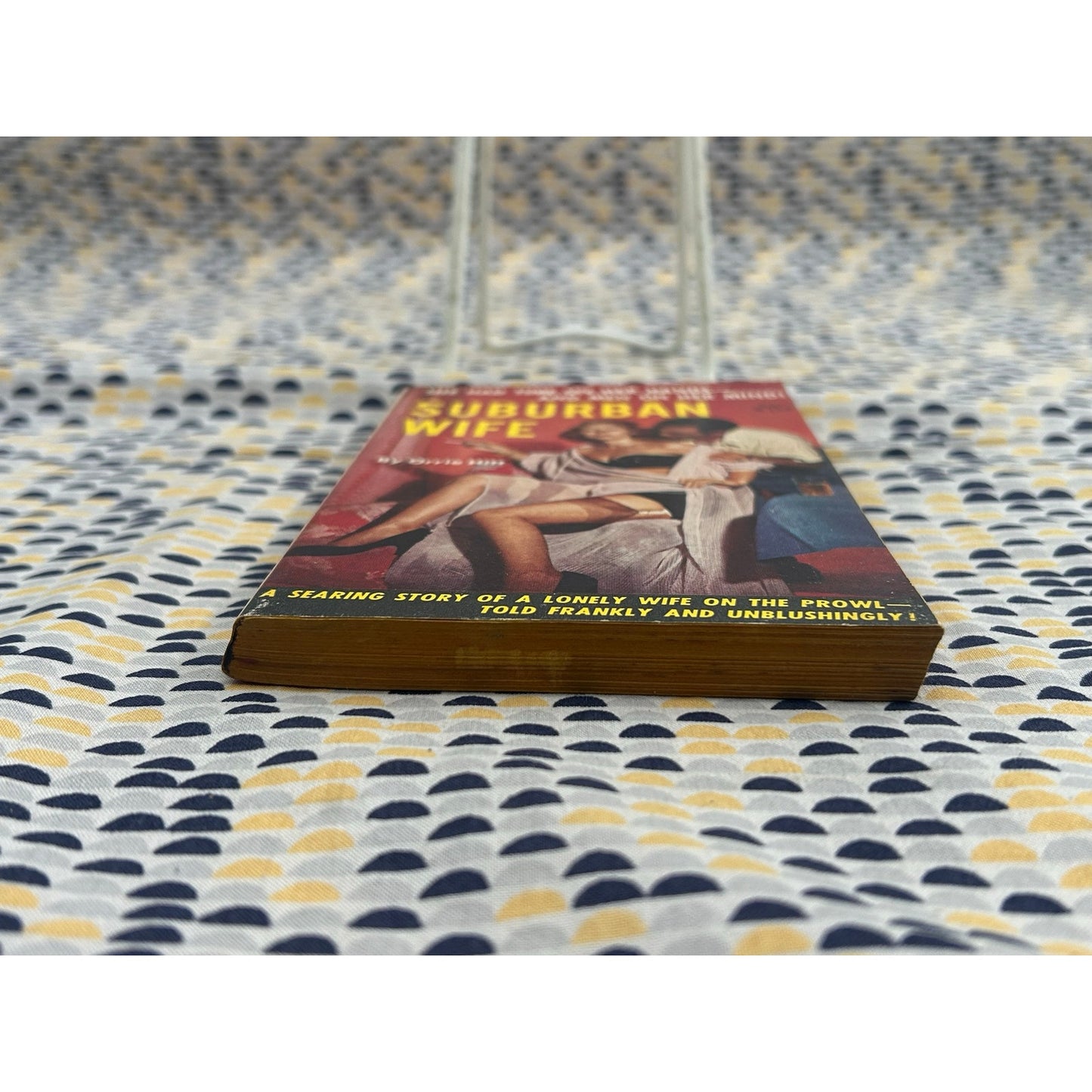 Suburban Wife - Orrie Hitt - Beacon B164 - Sleaze - Vintage Paperbacks