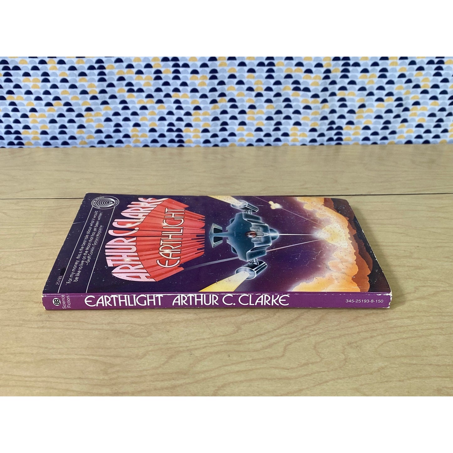 Earthlight - Arthur C. Clarke - Vintage Paperback - Balantine Books