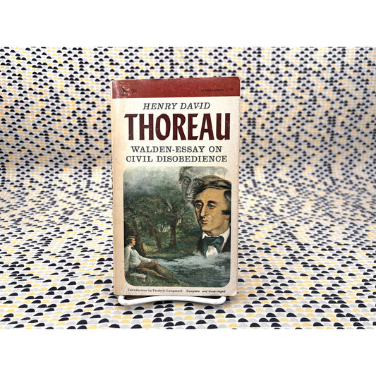Walden-Essay on Civil Disobedience - Henry David Thoreau - Airmont Books - Paperback