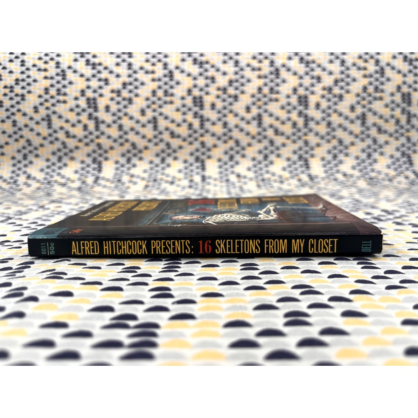 16 Skeletons From My Closet - Alfred Hitchcock - Dell Books - Paperback