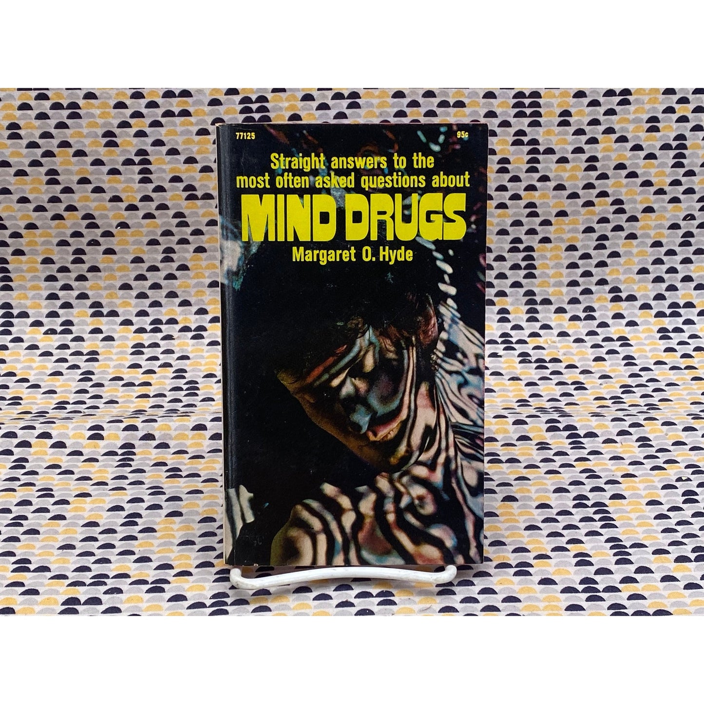 Mind Drugs - Margaret O. Hyde - Vintage Paperback Book - 95 cent Pocket Books Edition