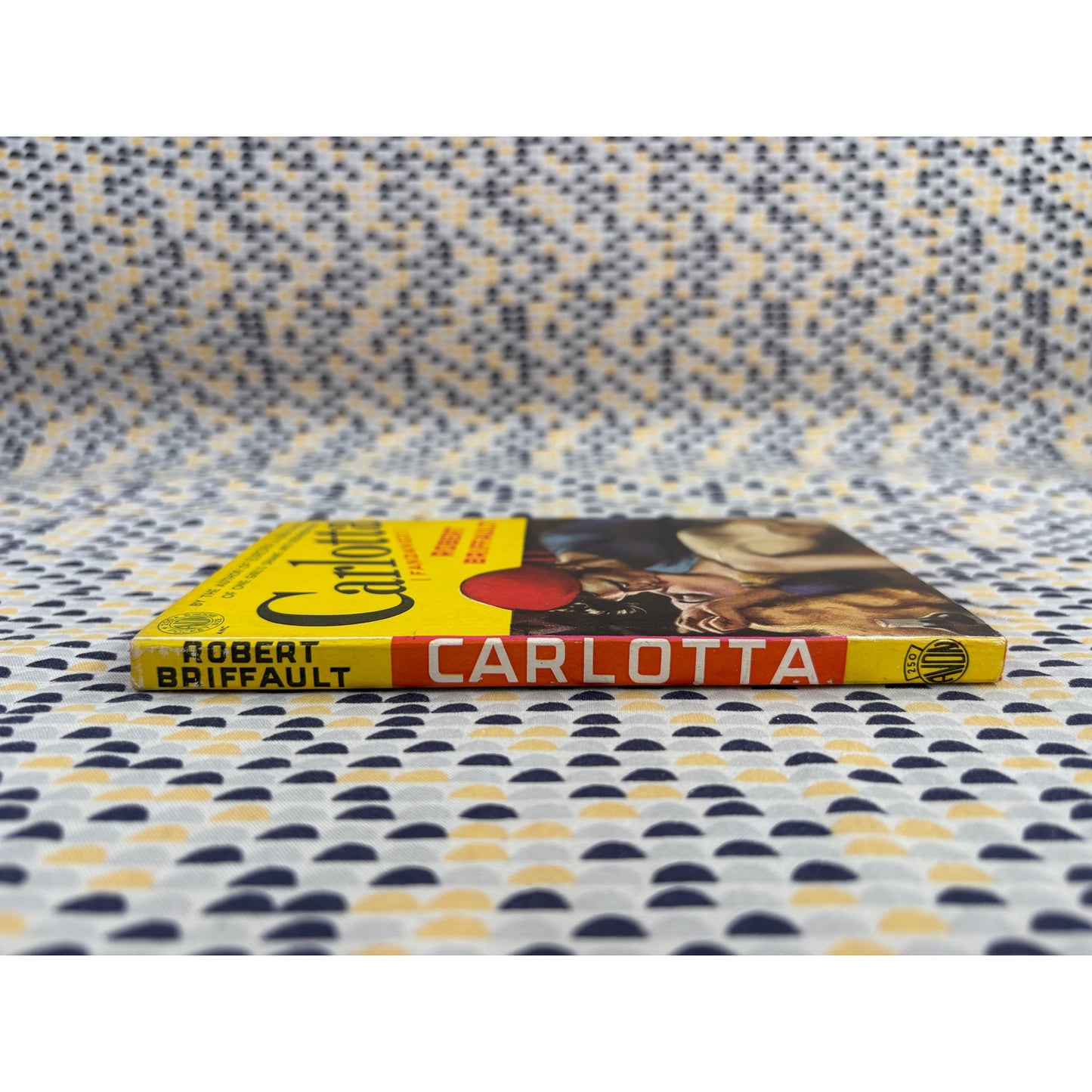 Carlotta (Fandango) - Robert Briffault - Avon 250 - Vintage Paperbacks
