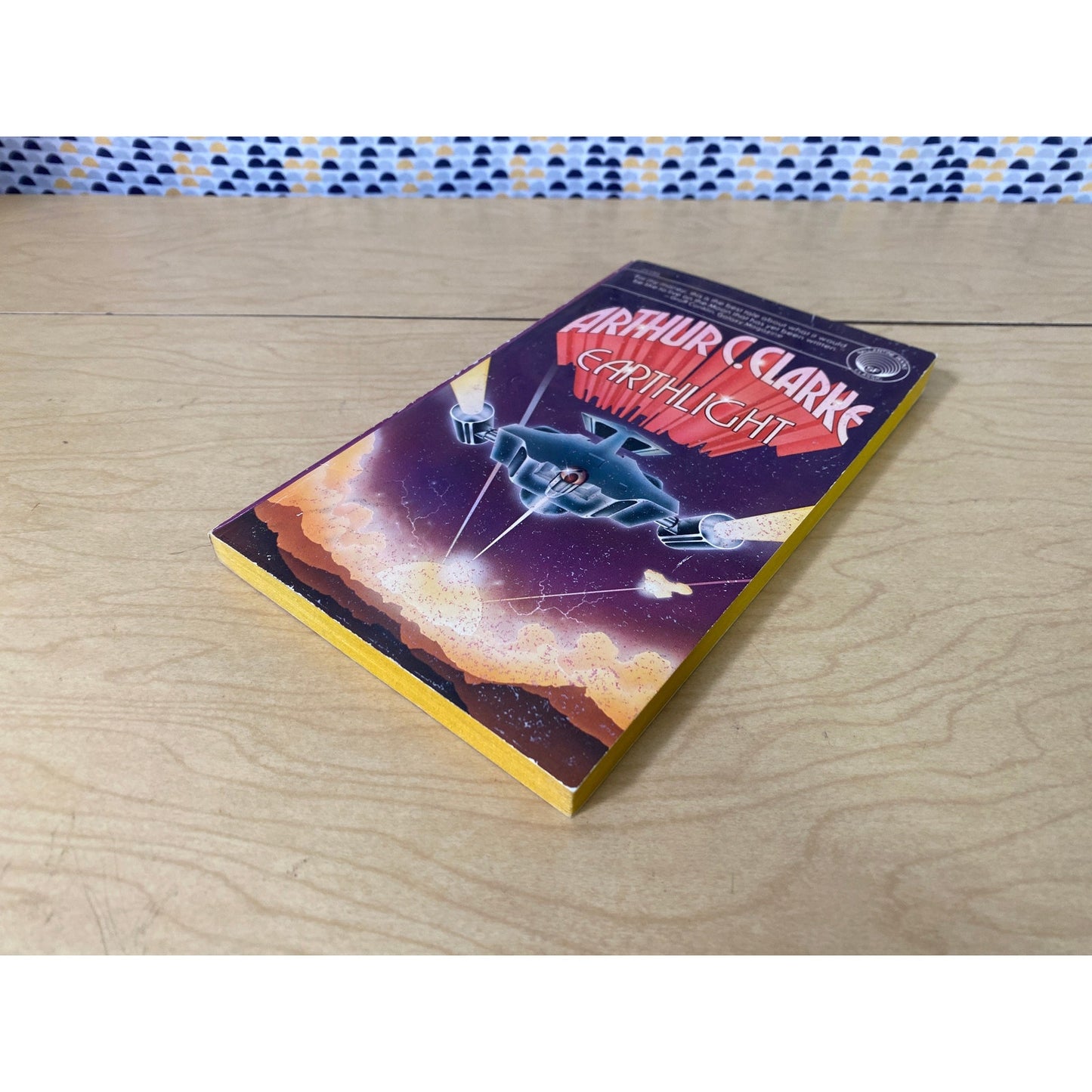 Earthlight - Arthur C. Clarke - Vintage Paperback - Balantine Books