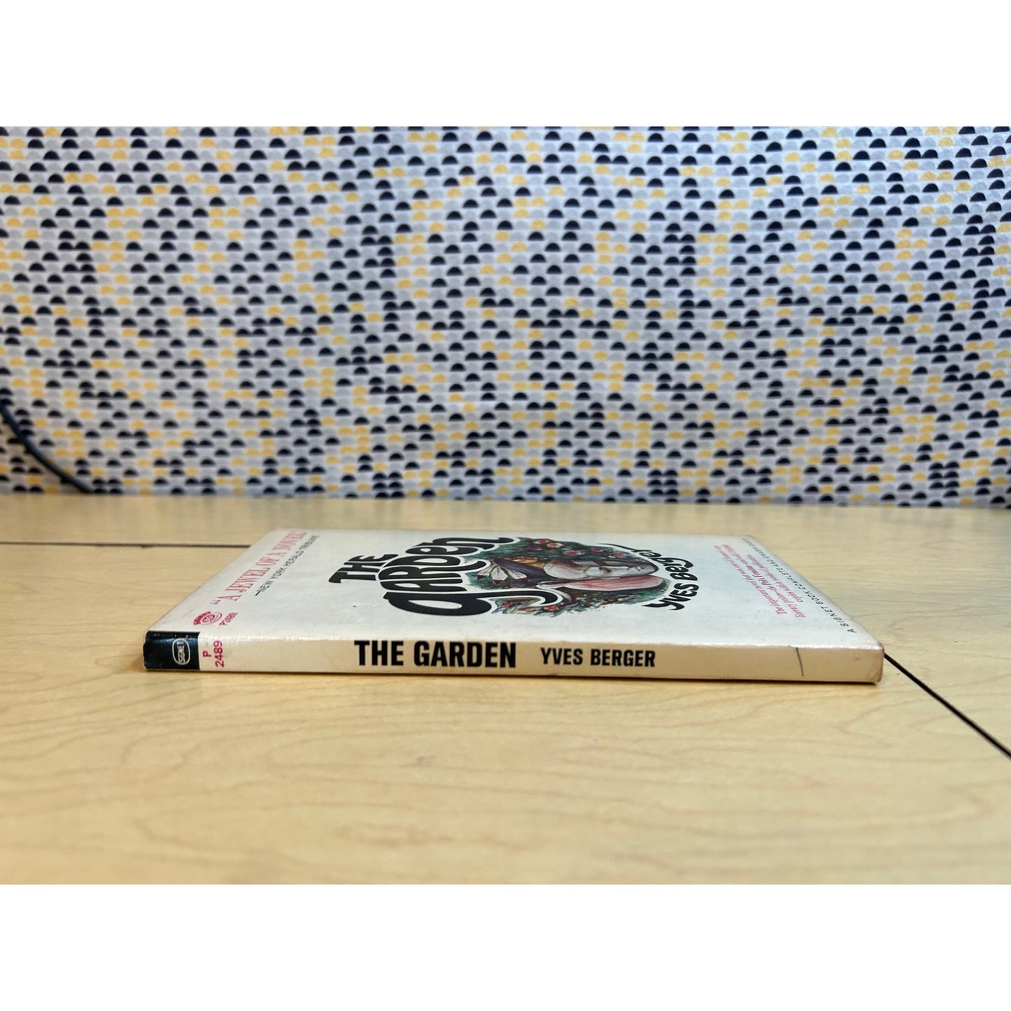 The Garden - Yves Berger  - Vintage Paperback Book - Signet Edition