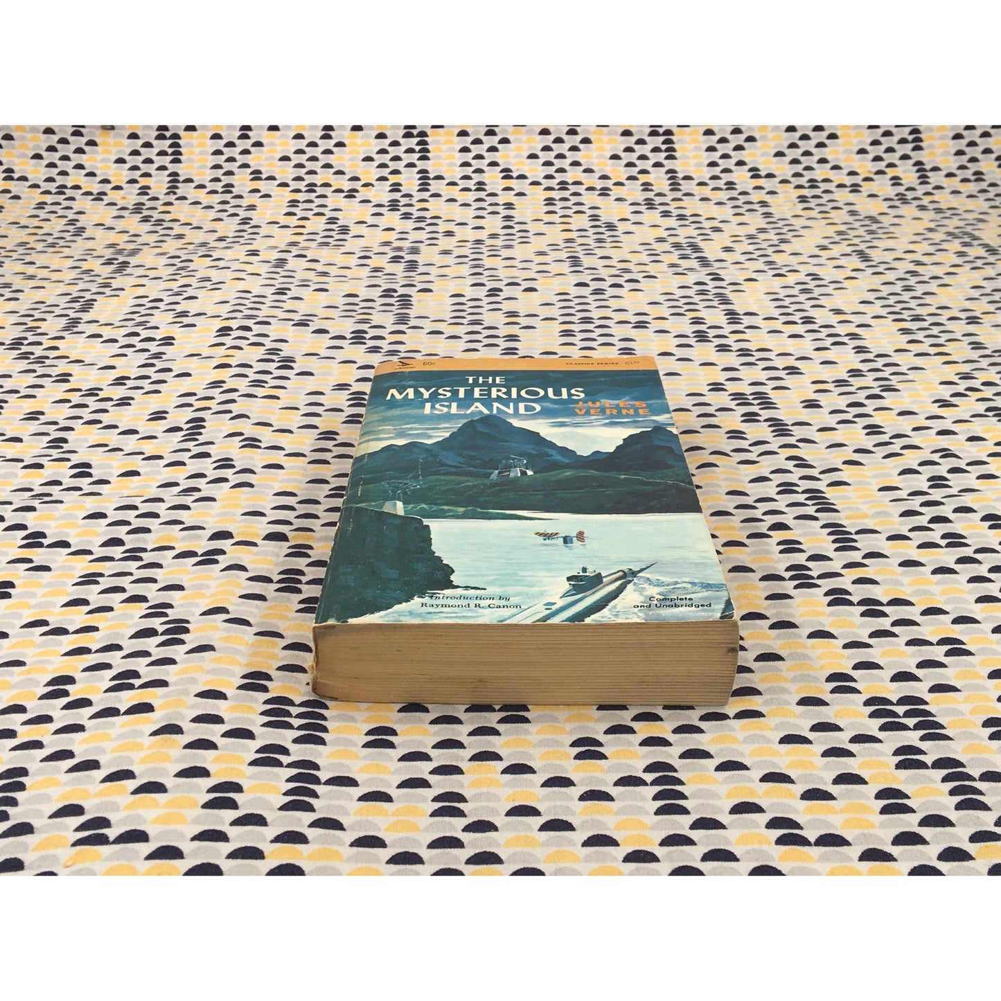 The Mysterious Island - Jules Verne - Airmont Classic - Paperback