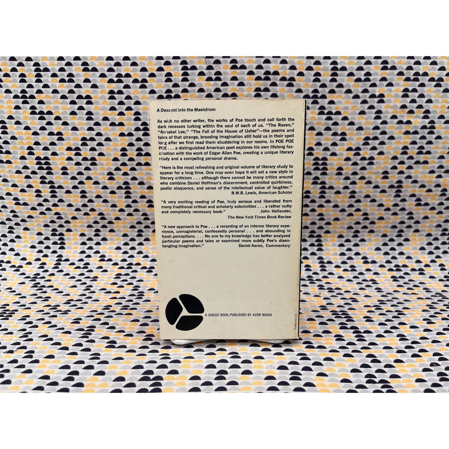 Poe - Daniel Hoffman - Avon Books