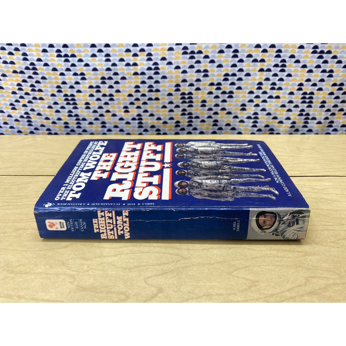 The Right Stuff - Tom Wolfe - Vintage Paperback Book - Bantam Books