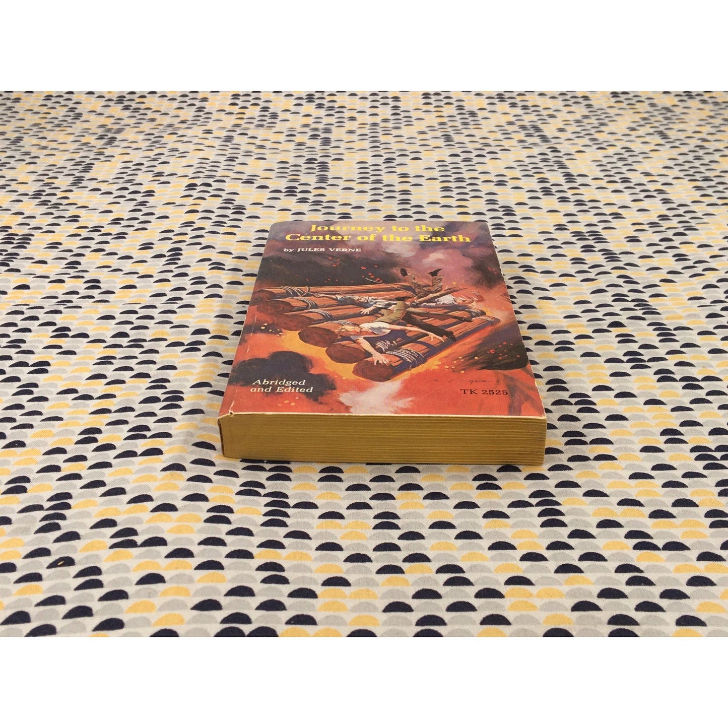 Journey to the Center of the Earth - Jules Verne - Scholastic Books - Paperback