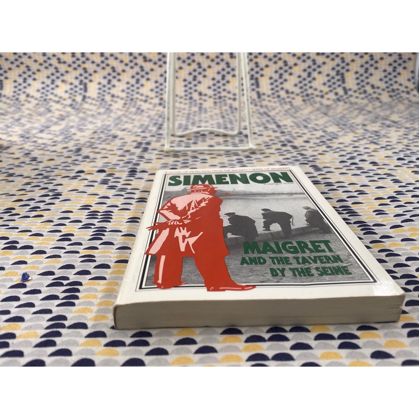 Maigret and the Tavern by the Seine - Simenon - Harvest/HBJ - Paperback
