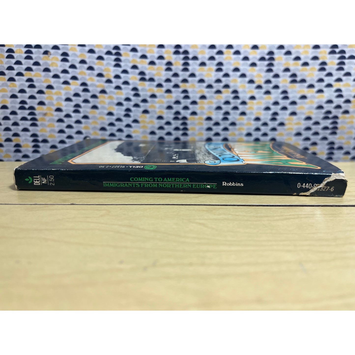 Coming to American , Immigrants from Northern Europe - Albert Robbins - Dell Books