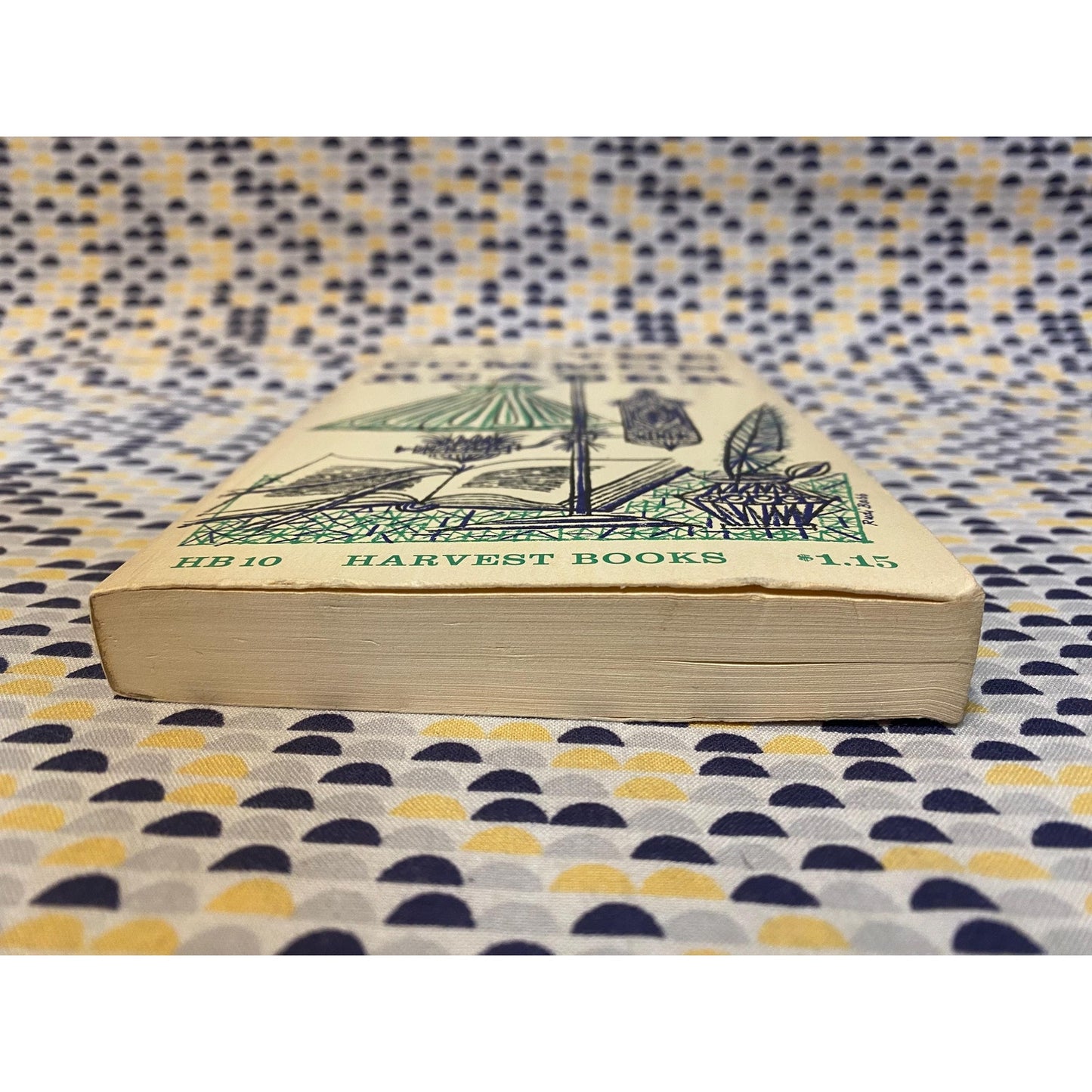 Virginia Woolf - The Common Reader - Vintage Paperback Book - Harvest Edition