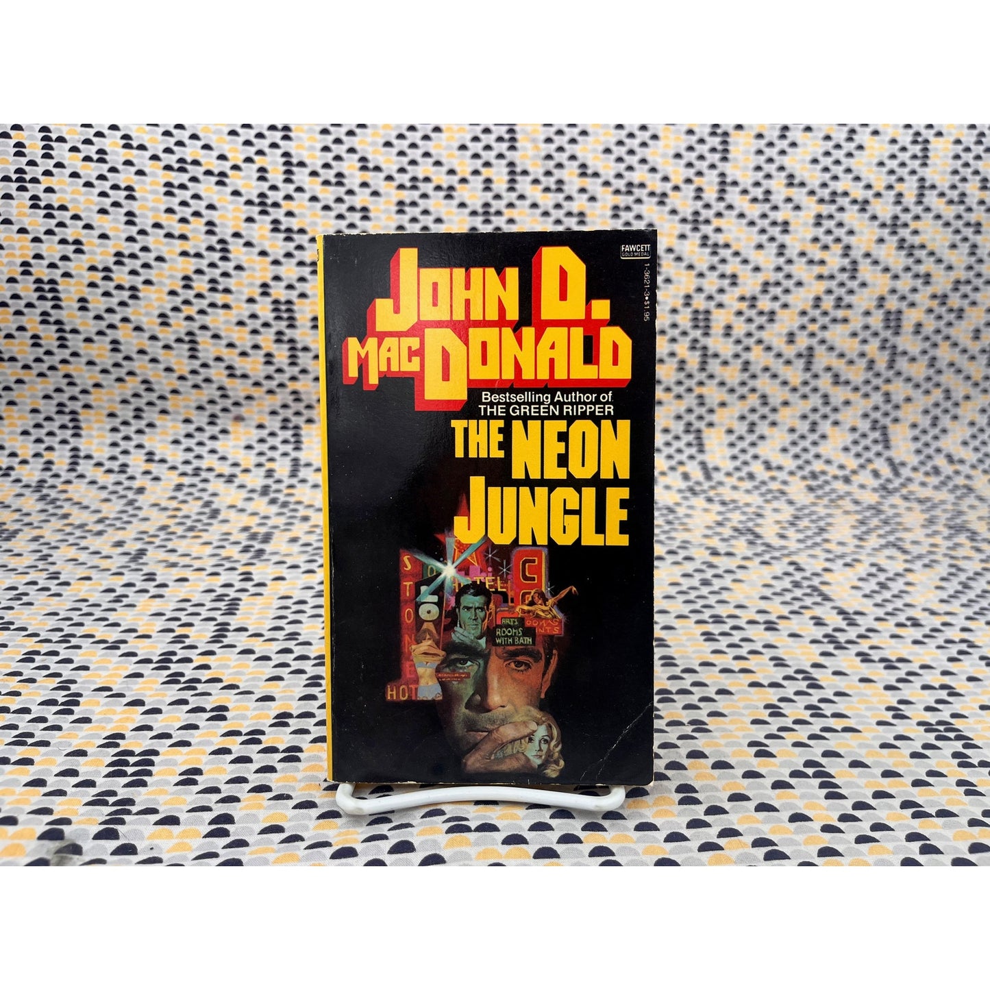 The Neon Jungle - John D. MacDonald - Fawcett Gold Medal - Paperback