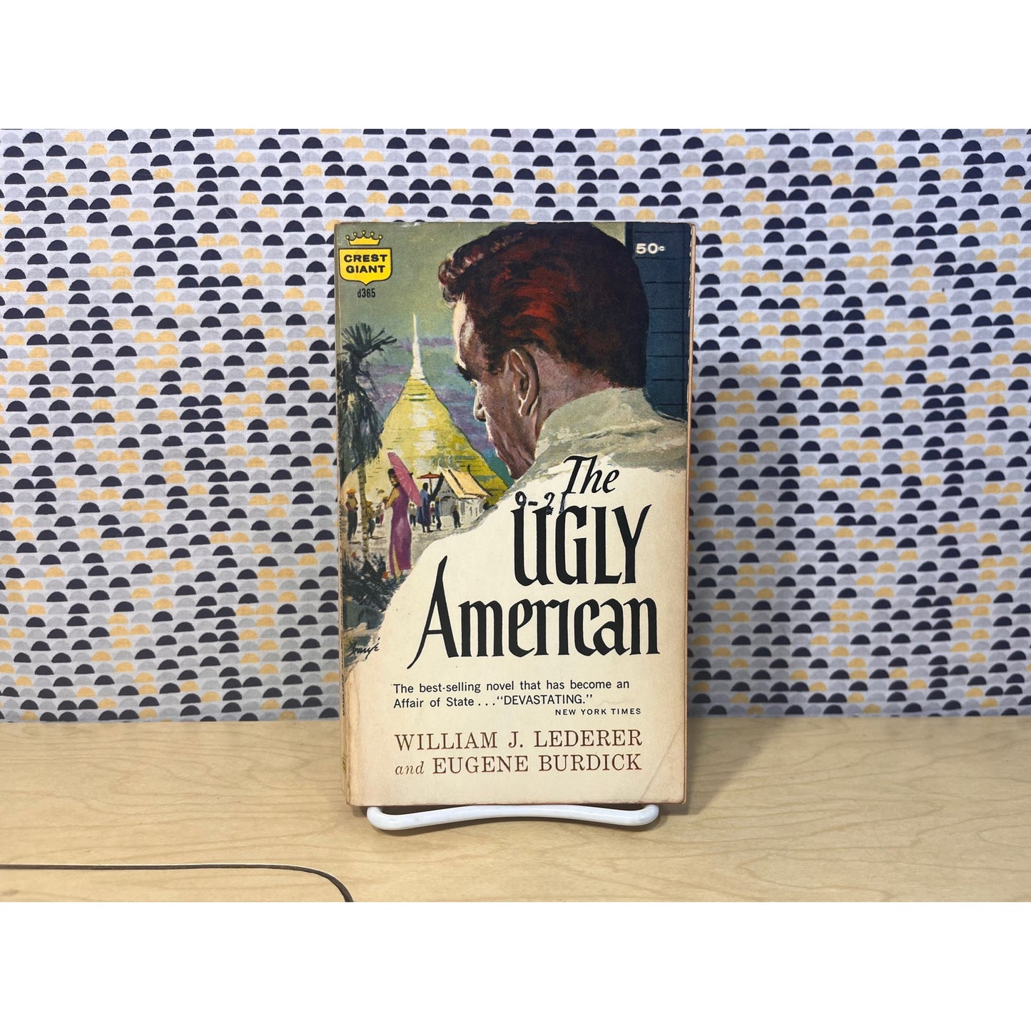 The Ugly American - William J. Lederer & Eugene Burdick - Crest Giant Books - Paperback