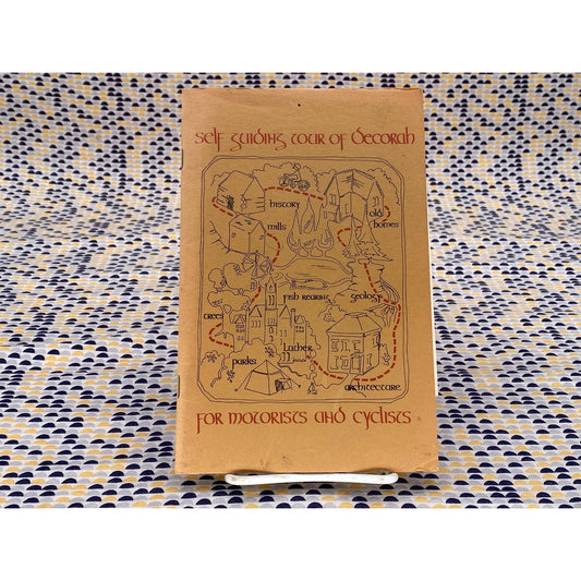 Self-Guiding Tour Of Decorah For Motorists And Cyclists - George E. Knudson - Vintage Paperback Book - Luther College Press Edition