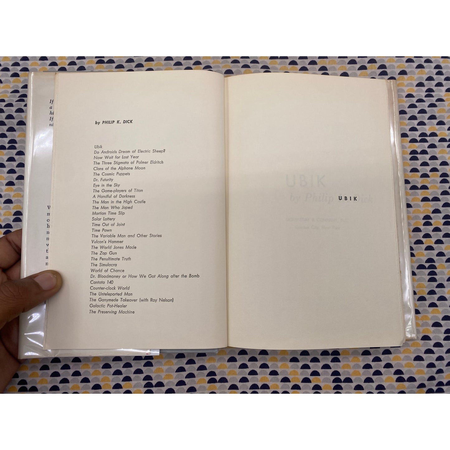 Ubik - Philip K. Dick - Peter Rauch Cover - Doubleday -Club Edition - 28k Gutter