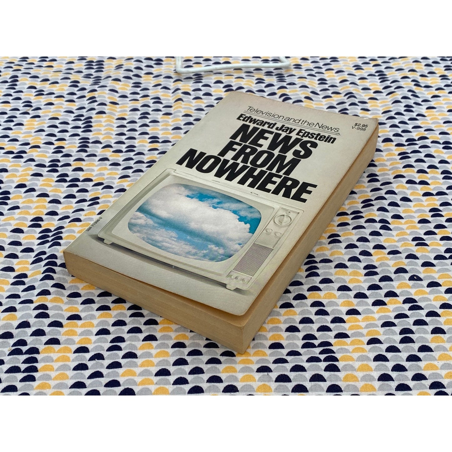 News From Nowhere - Edward Jay Epstein - Vintage Paperbook - Vintage Books Edition